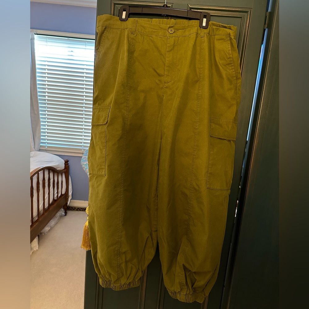 Target women’s high rise cargo pants / Future Collective